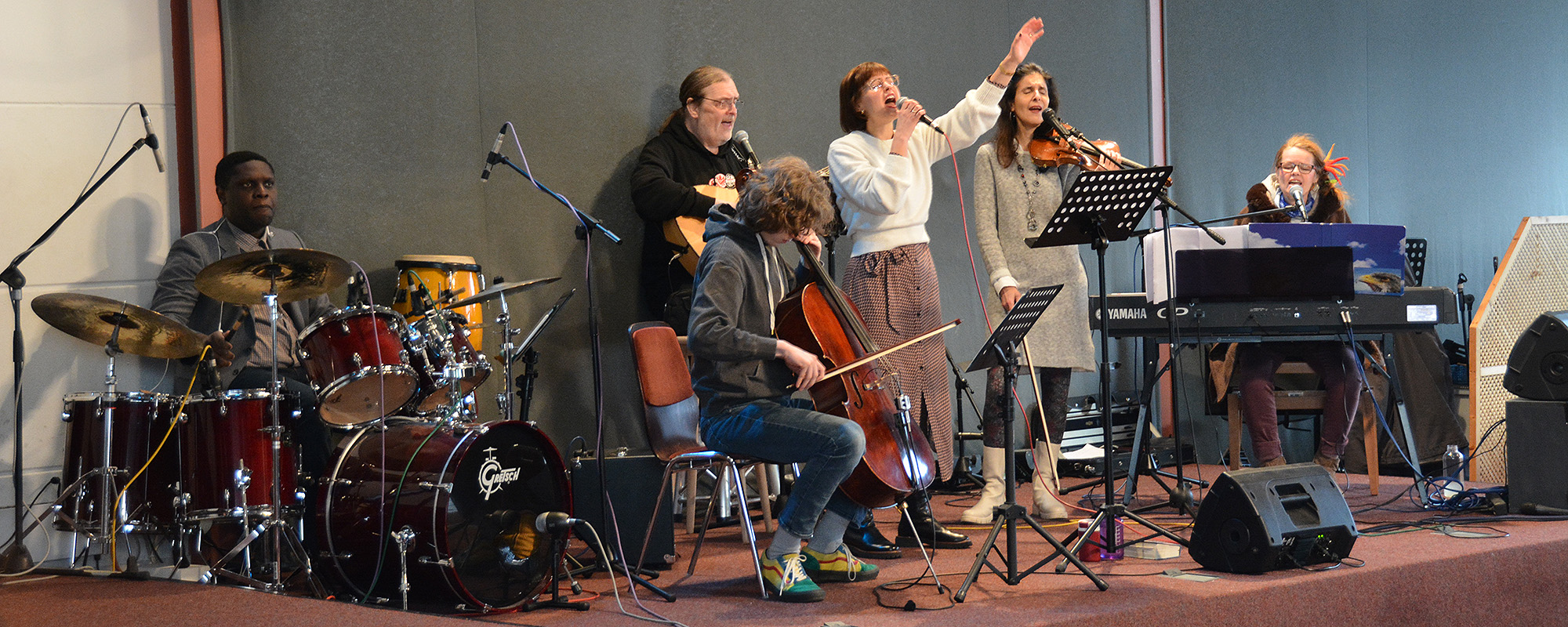 Lobpreisteam im Gottesdienst